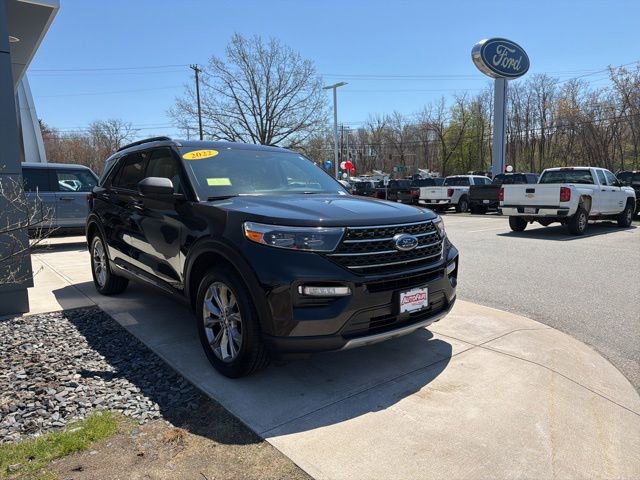 Certified 2022 Ford Explorer XLT w/ Equipment Group 202A AWD/4WD image 2