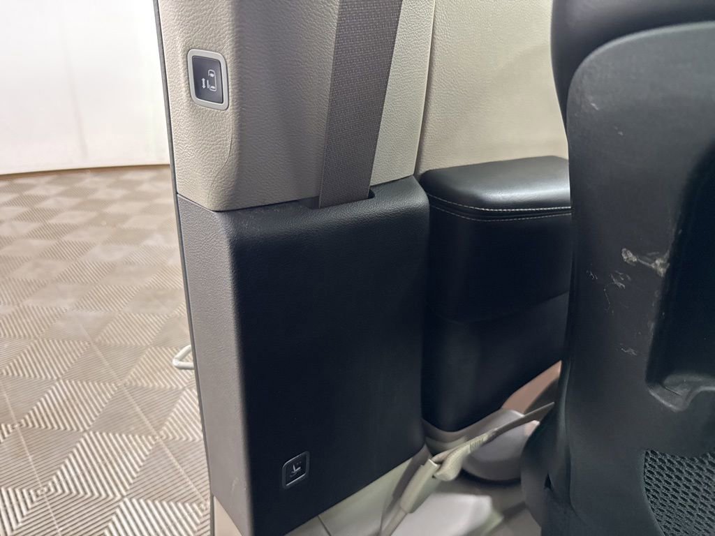 Used 2024 Chrysler Pacifica Touring-L image 14