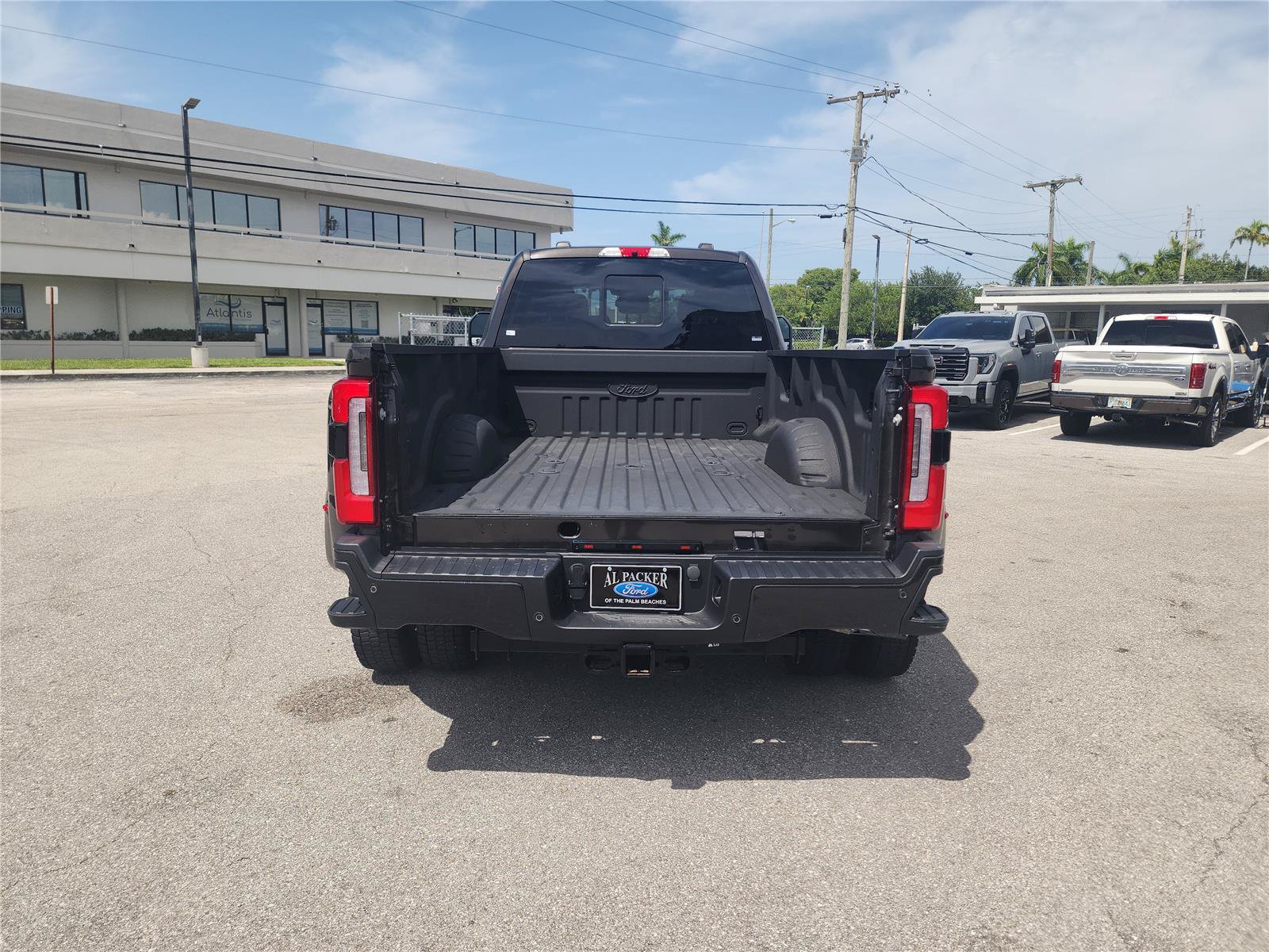 Certified 2025 Ford F450 Platinum w/ Platinum Plus Package AWD/4WD image 4