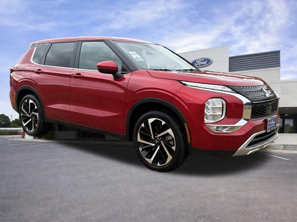Used 2024 Mitsubishi Outlander SE AWD/4WD image 1