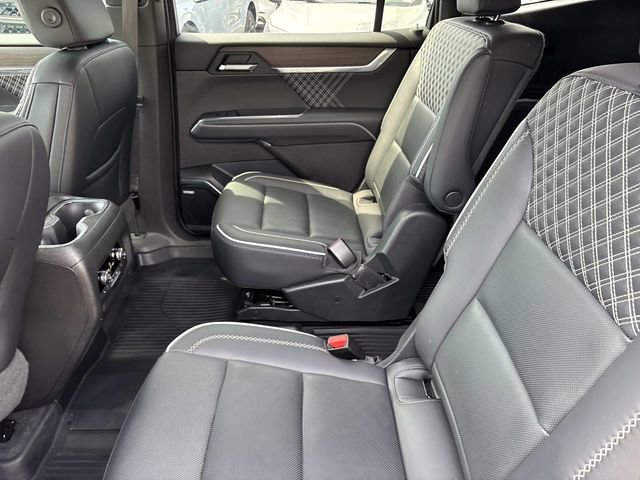 Used 2025 GMC Acadia Denali w/ LPO, Floor Liner Package AWD/4WD image 18