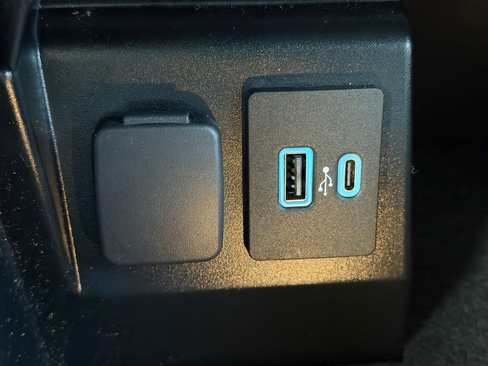 Certified 2022 Ford Explorer XLT w/ Equipment Group 202A image 28