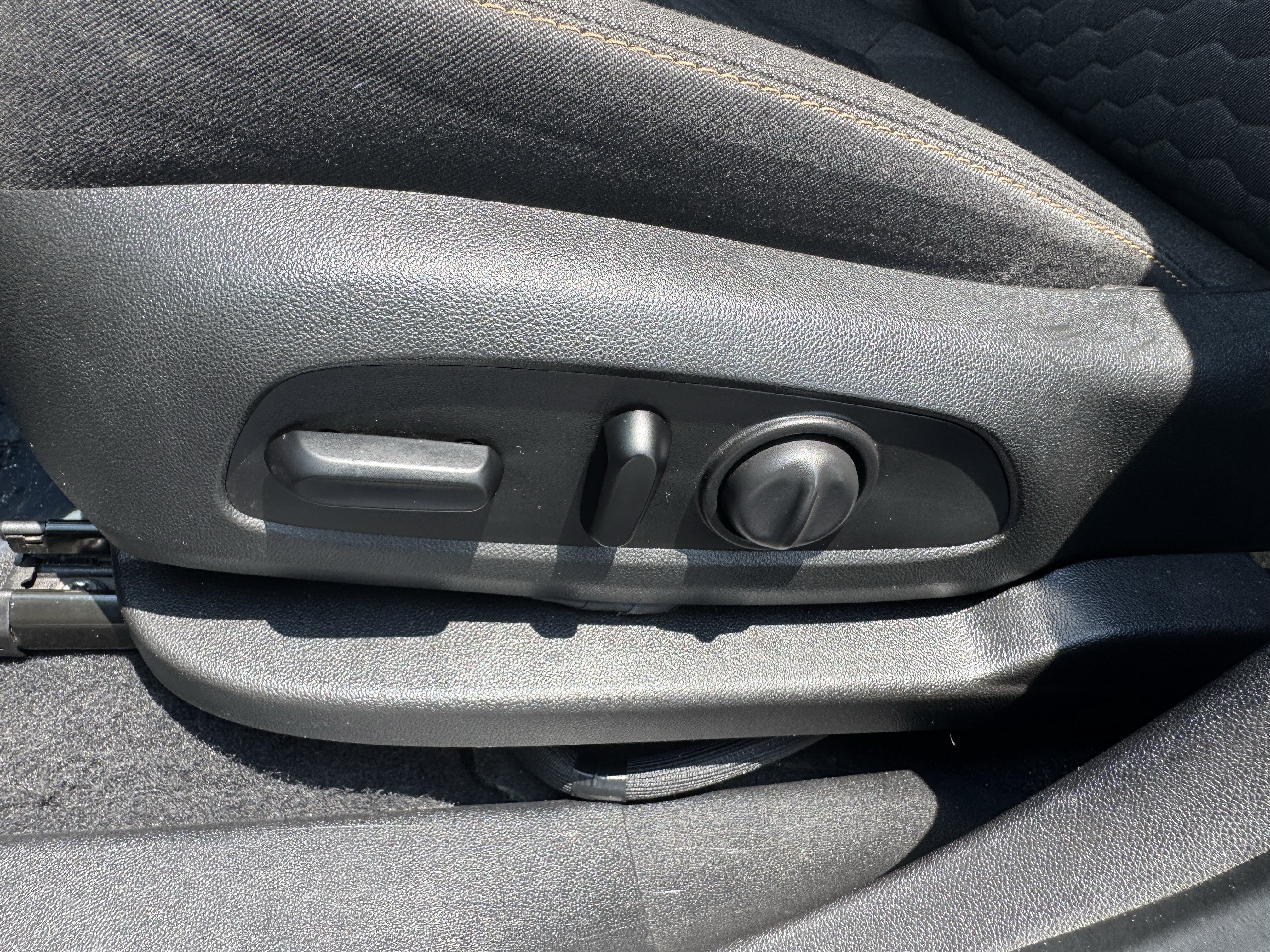 Used 2020 Chevrolet Equinox LT FWD image 10