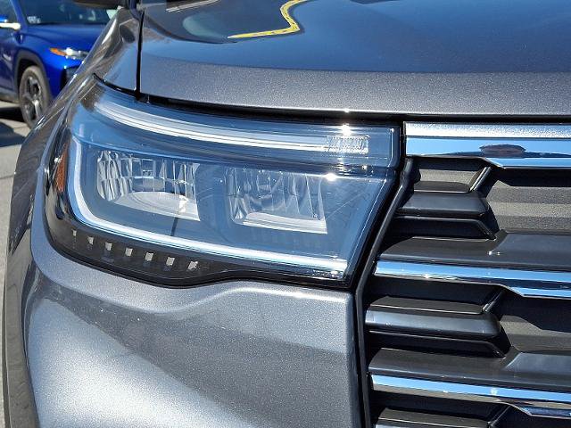 Certified 2025 Ford Explorer Active AWD/4WD image 9