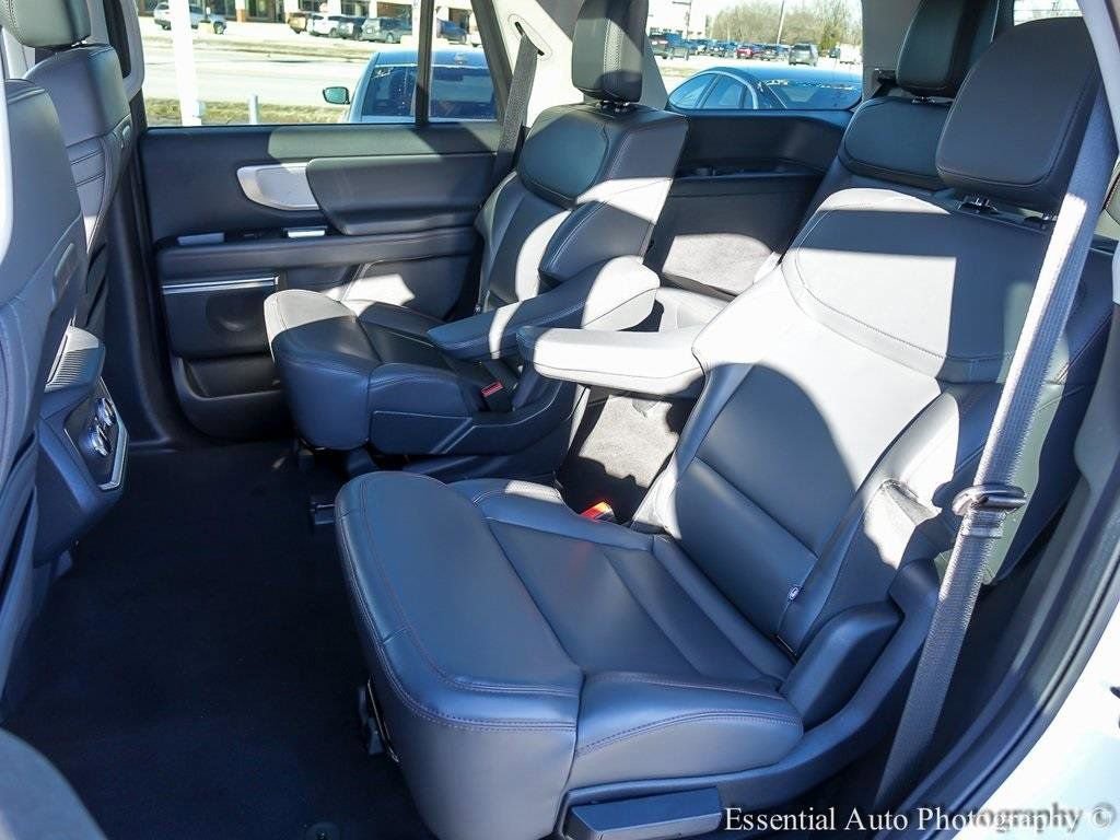Certified 2025 Ford Expedition Active AWD/4WD image 11