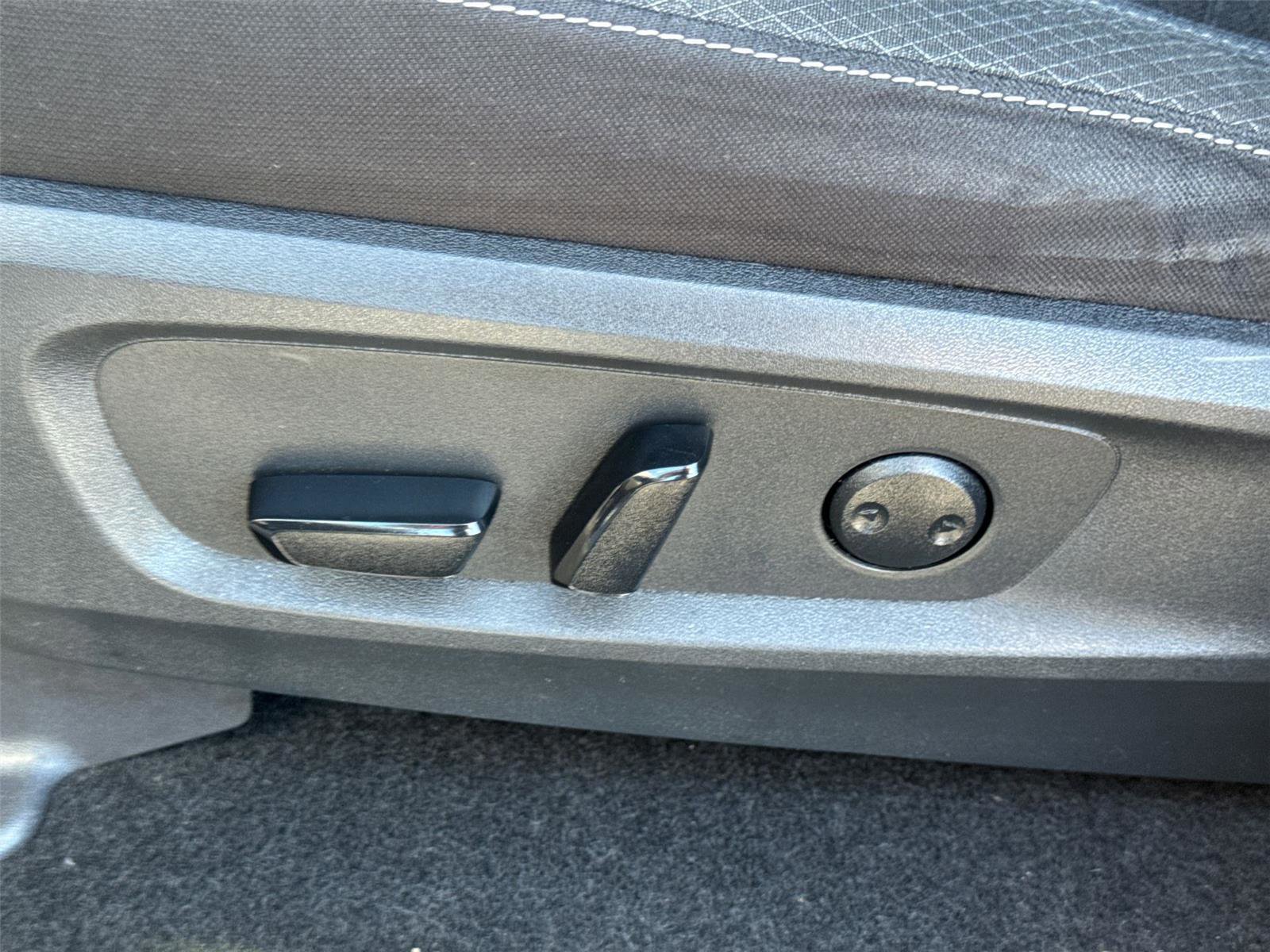 Used 2022 Nissan Pathfinder SV image 27