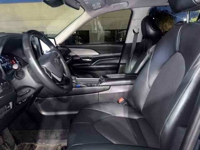 Used 2024 Toyota Grand Highlander AWD image 14