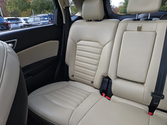 Certified 2024 Ford Edge SEL w/ Convenience Package image 17