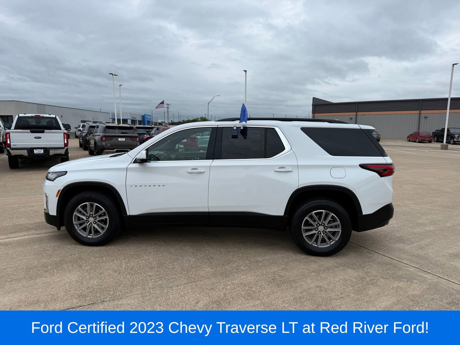 Used 2023 Chevrolet Traverse LT FWD image 8