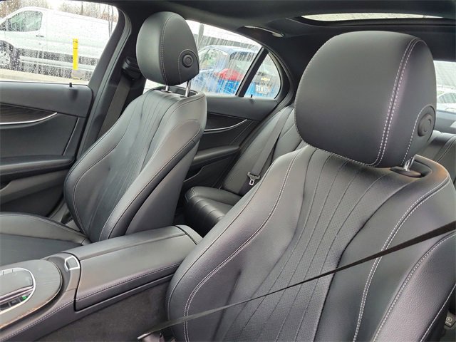 Used 2022 Mercedes-Benz E 450 4MATIC Sedan image 5