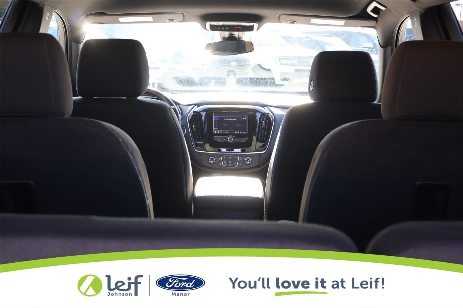 Used 2023 Chevrolet Traverse LT image 27