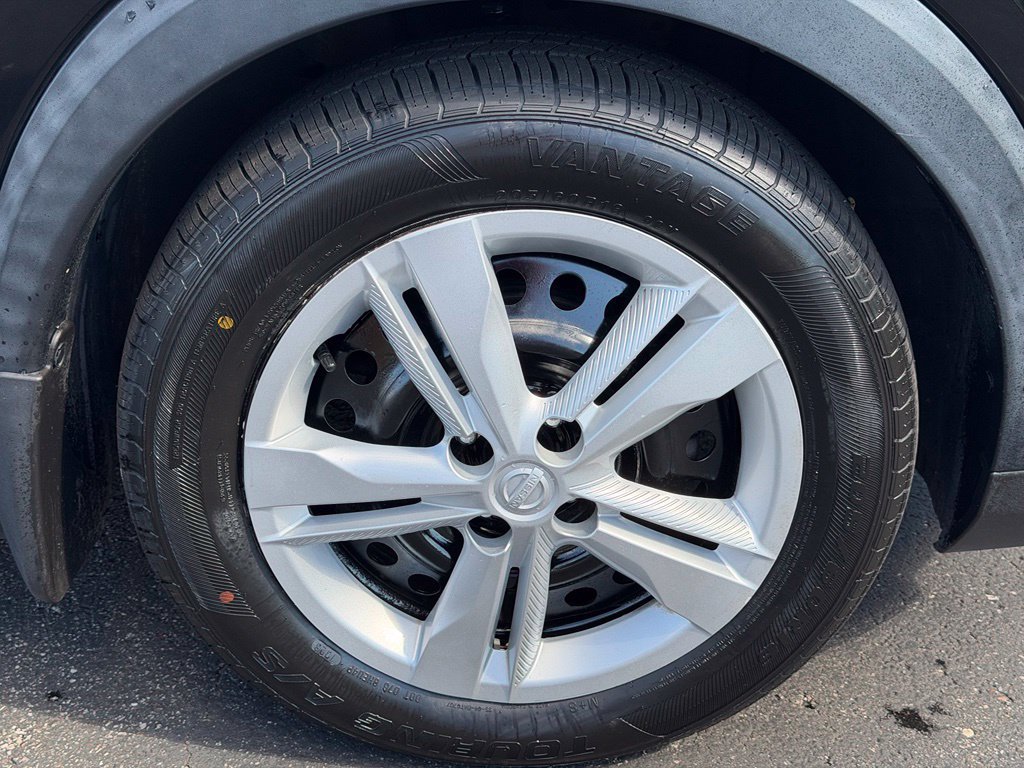Used 2020 Nissan Kicks S FWD image 38