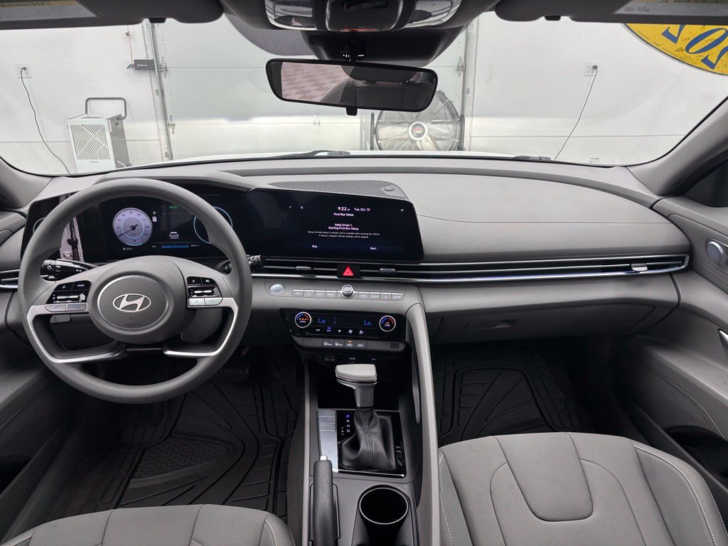 Used 2024 Hyundai Elantra SEL FWD image 3