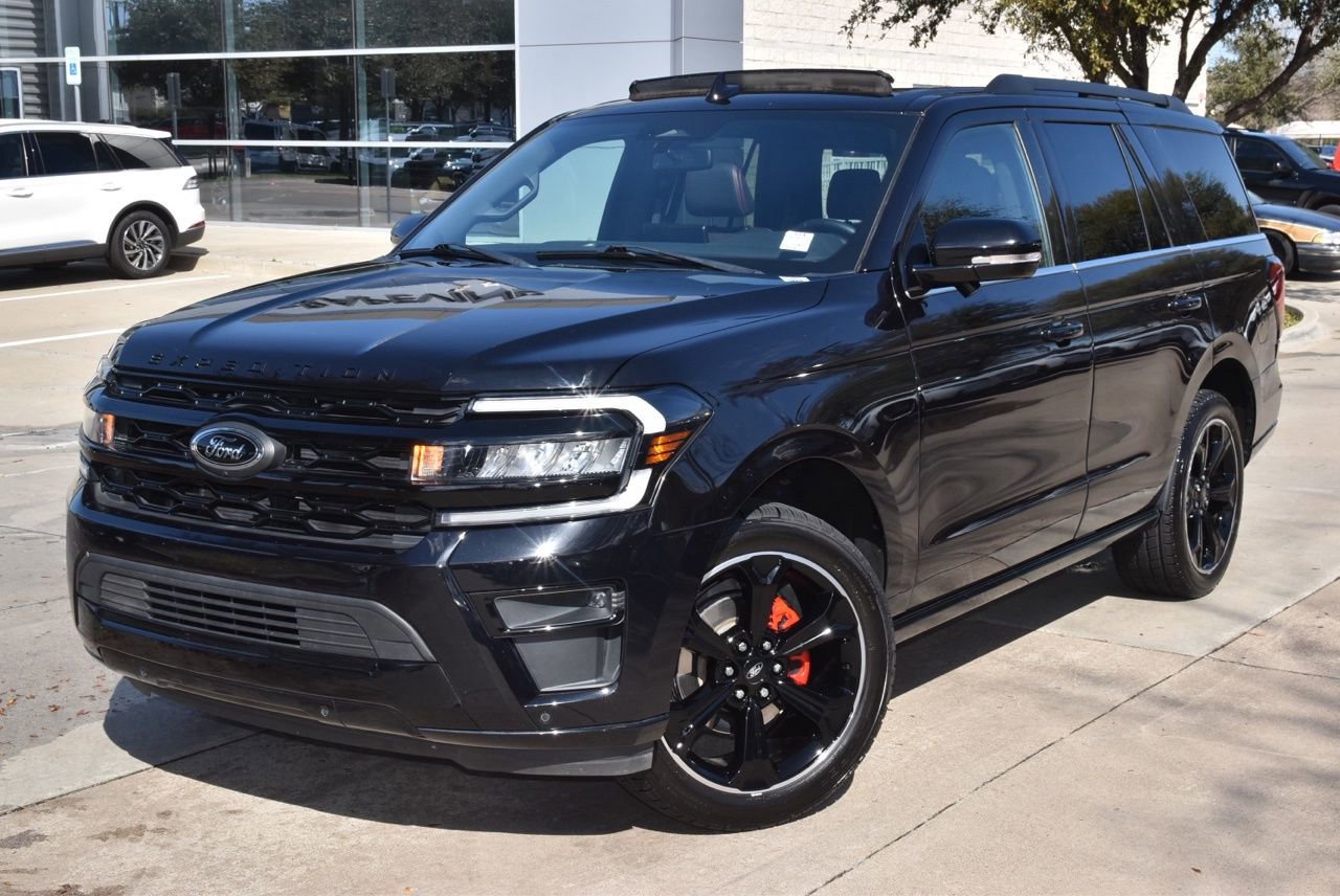 Certified 2023 Ford Expedition Limited image 3