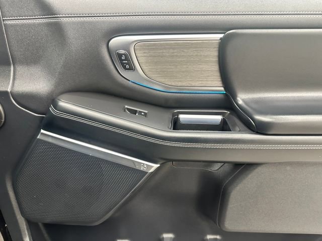 Certified 2025 Ford Expedition Platinum image 12