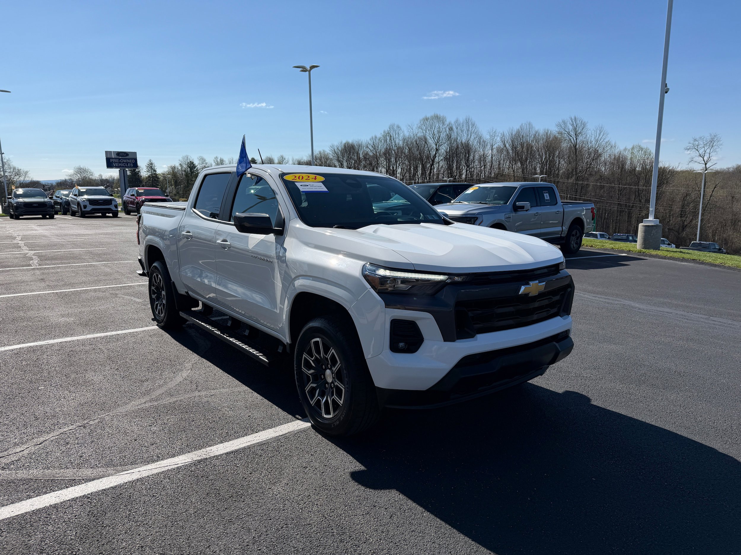 Used 2024 Chevrolet Colorado LT w/ LT Convenience Package III AWD/4WD image 4
