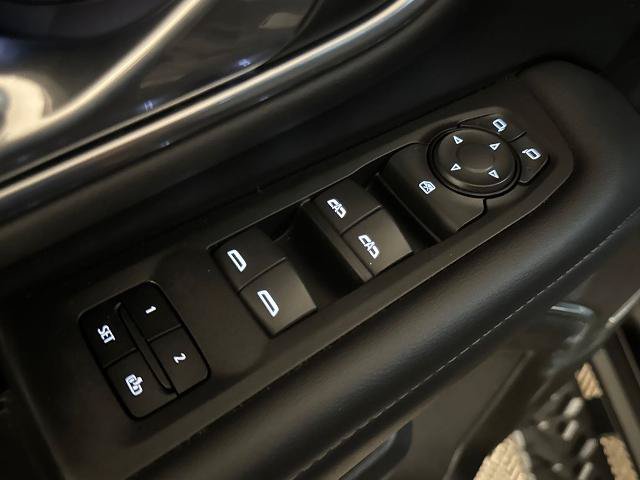 Used 2022 Chevrolet Suburban Z71 AWD/4WD image 12