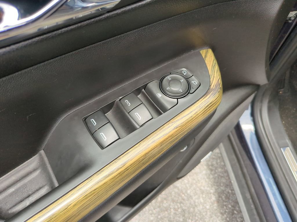 Used 2018 GMC Acadia Denali w/ Technology Package FWD image 18