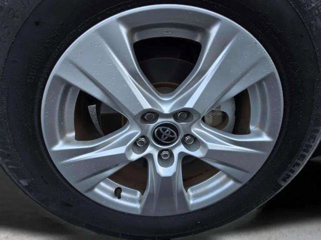 Used 2021 Toyota RAV4 XLE image 29