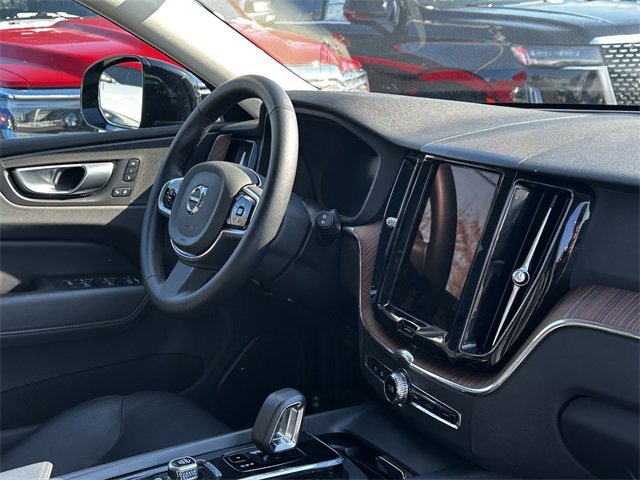 Used 2024 Volvo XC60 B5 Plus image 33