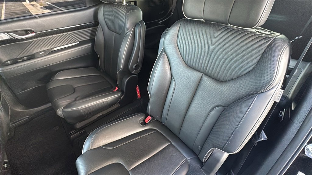 Used 2023 Hyundai Palisade Calligraphy image 23