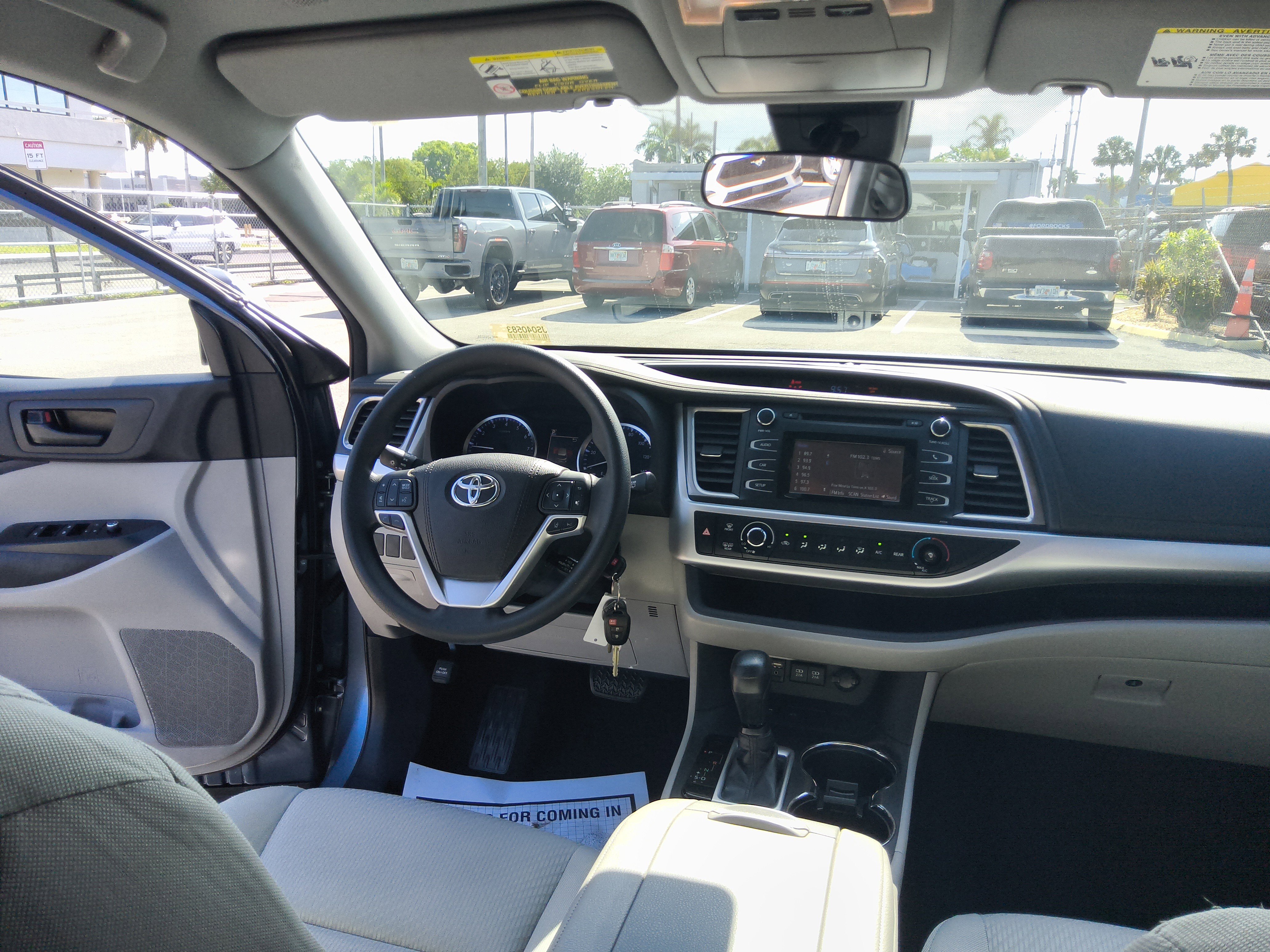 Used 2018 Toyota Highlander LE FWD image 26
