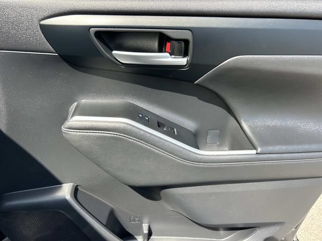Used 2023 Toyota Highlander XSE FWD image 31