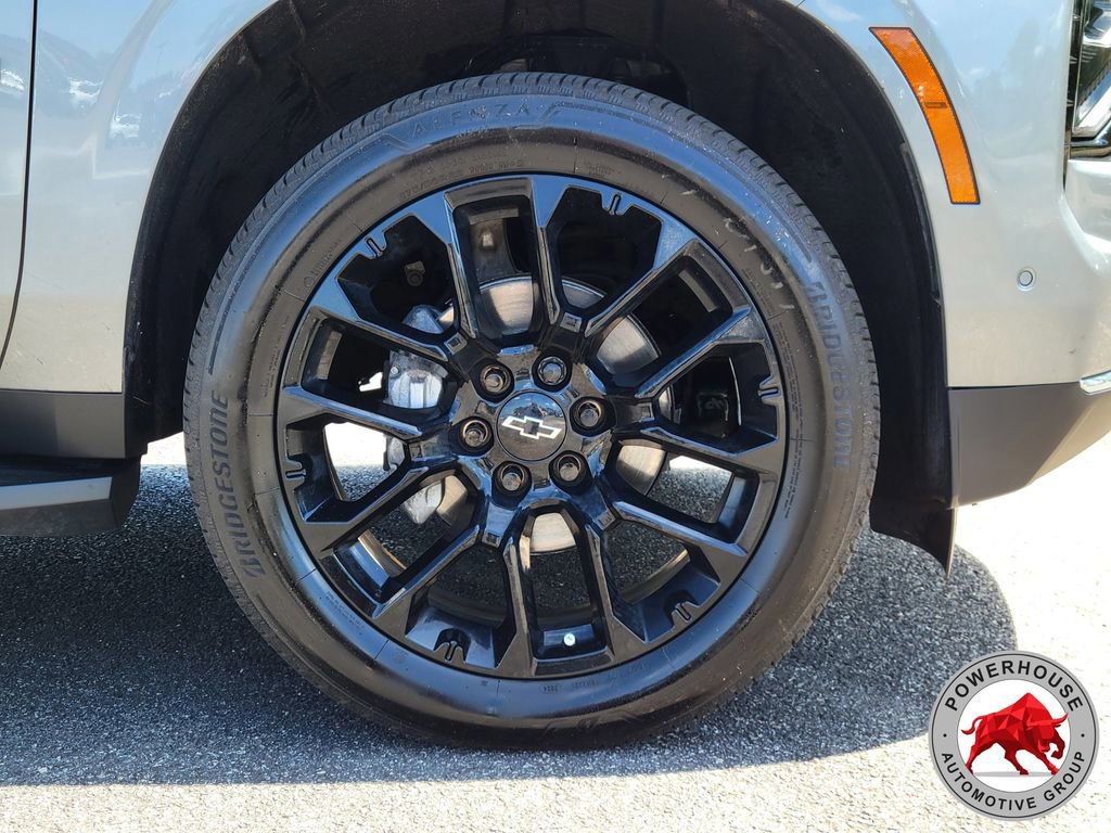 Used 2025 Chevrolet Suburban LS image 12