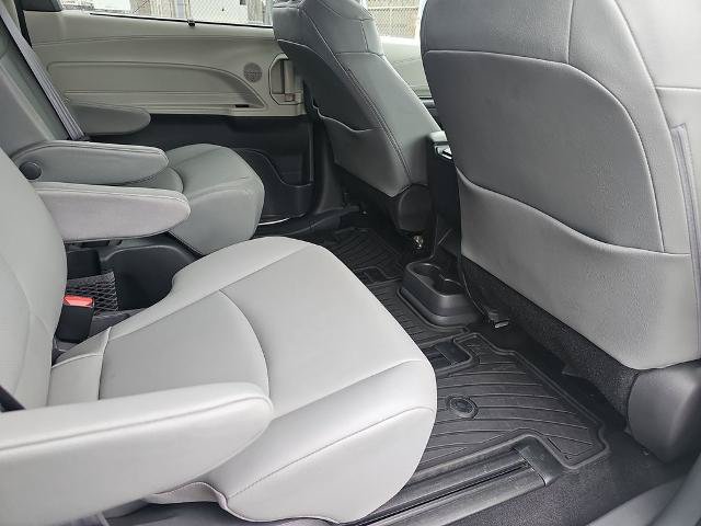 Used 2021 Toyota Sienna XLE w/ XLE Plus Package FWD image 11