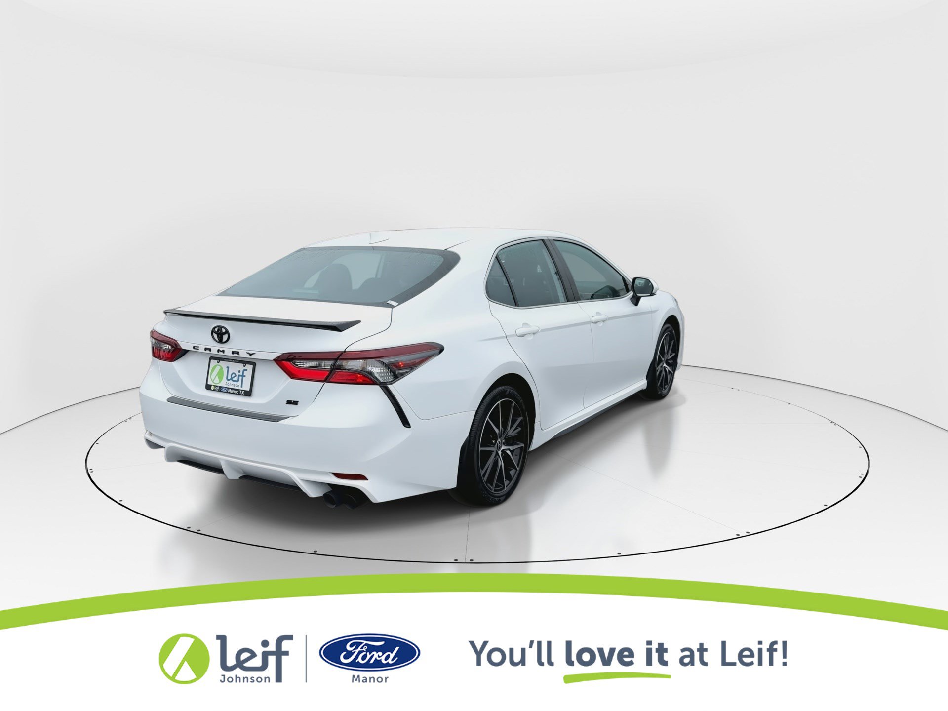 Used 2024 Toyota Camry SE image 8