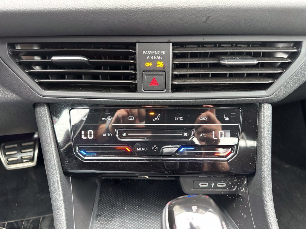 Used 2025 Volkswagen Jetta Sport FWD image 43