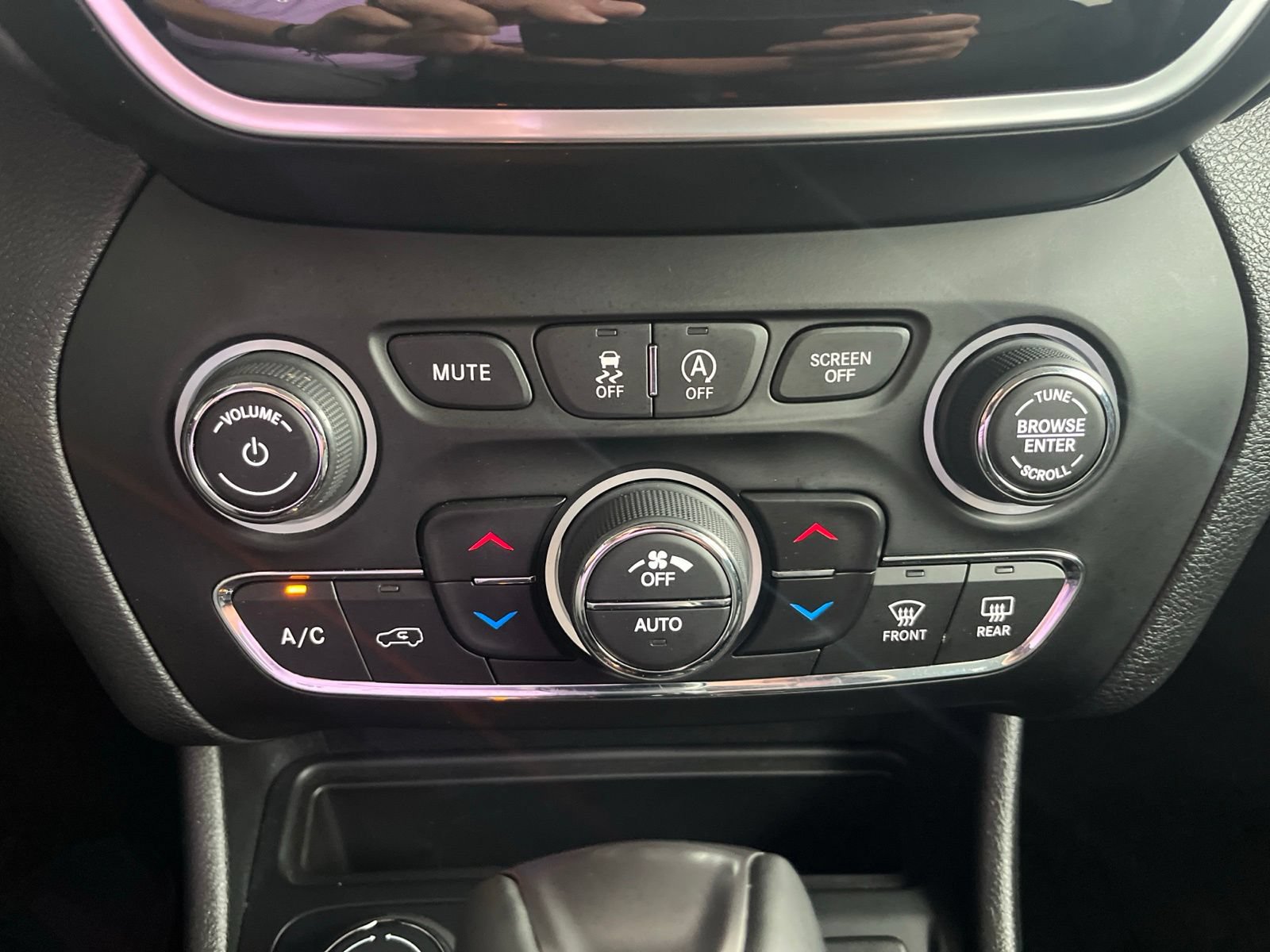Used 2020 Jeep Cherokee Limited w/ Trailer Tow Group AWD/4WD image 23