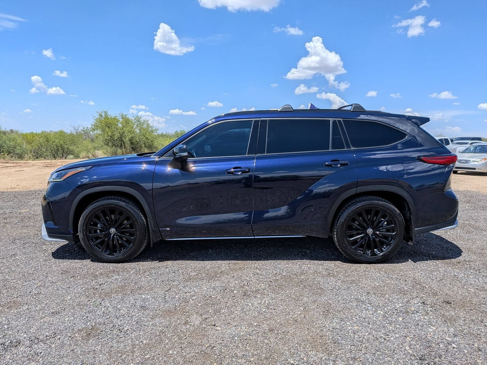 Used 2023 Toyota Highlander XSE FWD image 9