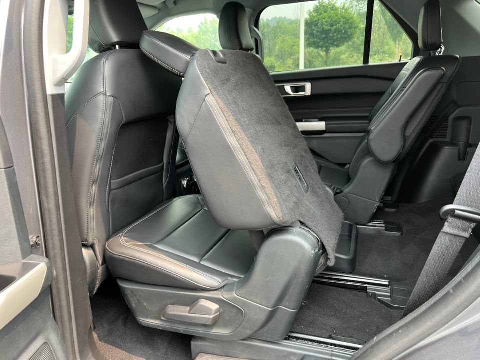 Certified 2021 Ford Explorer XLT w/ Equipment Group 202A AWD/4WD image 5