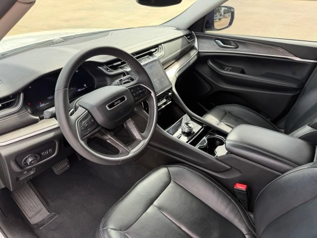 Used 2023 Jeep Grand Cherokee L Limited w/ Black Appearance Package AWD/4WD image 13