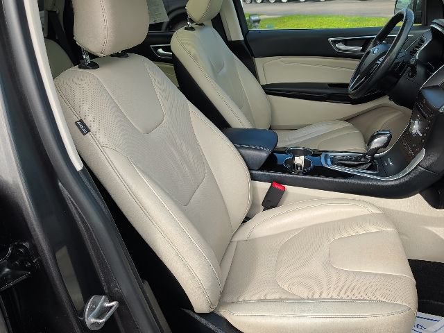 Certified 2017 Ford Edge Titanium w/ Canadian Touring Package AWD/4WD image 30
