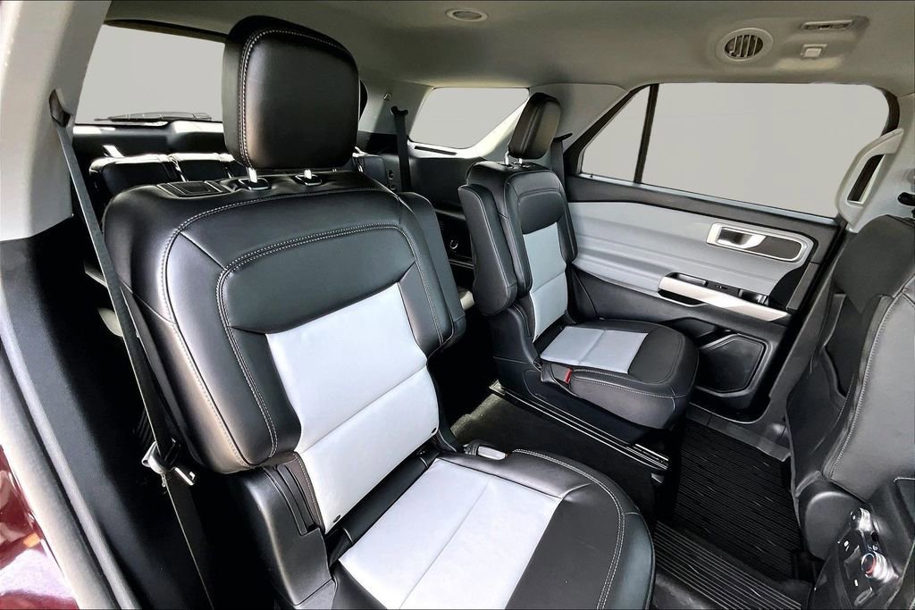 Certified 2022 Ford Explorer XLT w/ Equipment Group 202A AWD/4WD image 27