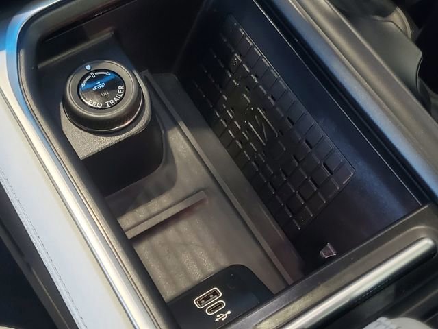 Certified 2025 Ford Expedition Platinum image 22