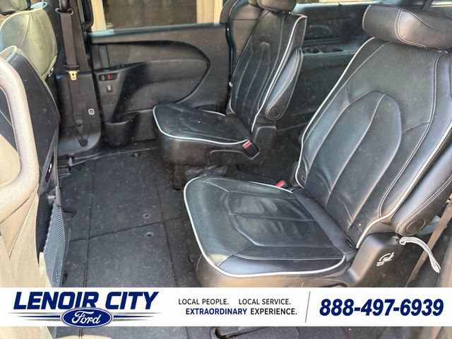 Used 2025 Chrysler Pacifica Limited FWD image 11