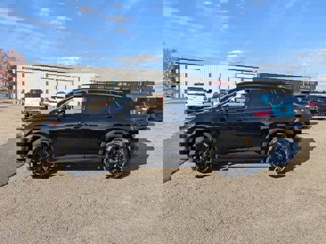 Used 2023 Nissan Rogue SV w/ SV Premium Package image 2