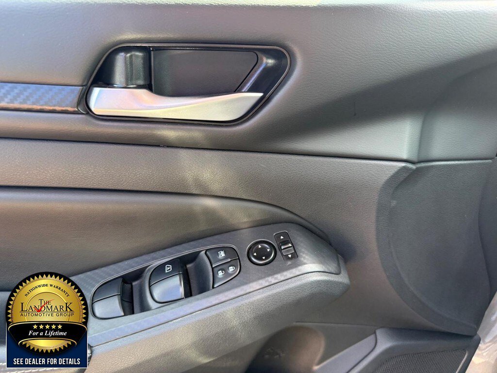 Used 2025 Nissan Altima 2.5 SV FWD image 8