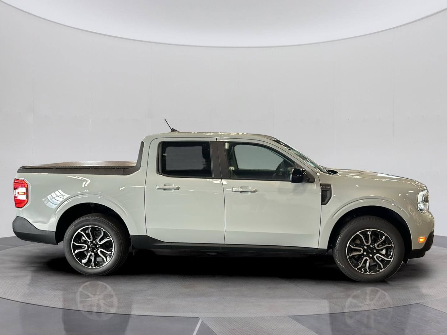 Certified 2024 Ford Maverick Lariat w/ 4K Tow Package AWD/4WD image 9