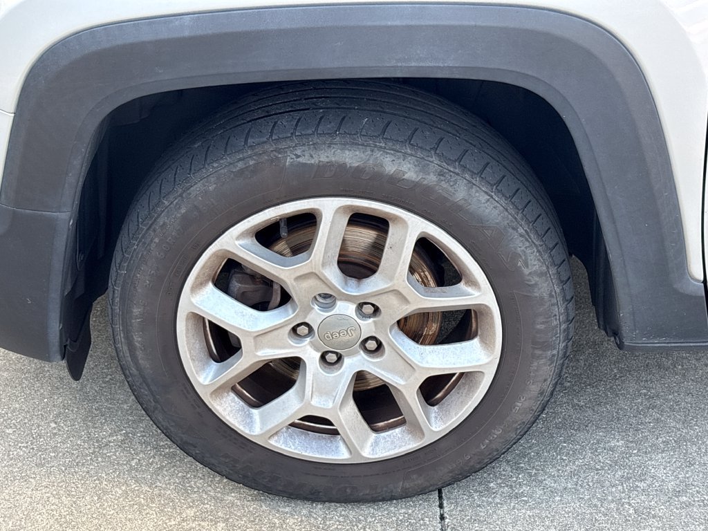 Used 2018 Jeep Renegade Latitude FWD image 36