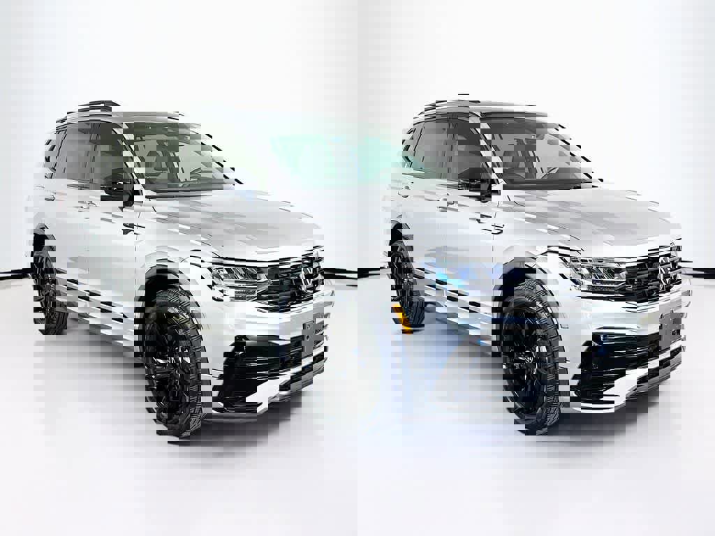 Used 2023 Volkswagen Tiguan SE R-Line image 8