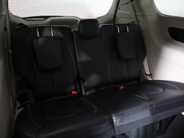 Used 2022 Chrysler Pacifica Touring-L w/ Uconnect Theater Family Group AWD/4WD image 12