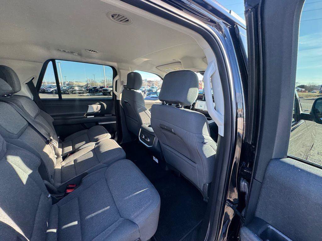 Certified 2025 Ford Expedition Active AWD/4WD image 13