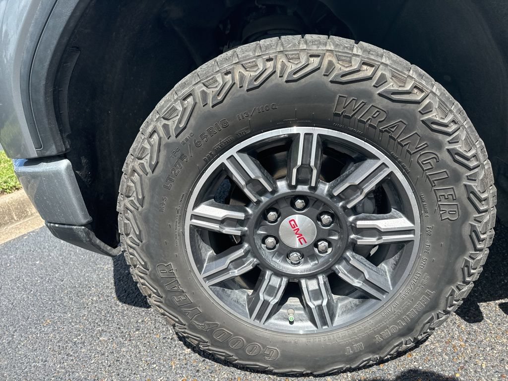 Used 2024 GMC Sierra 1500 AT4 w/ Technology Package AWD/4WD image 13