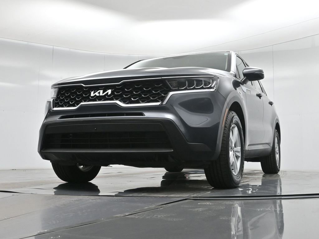Used 2023 Kia Sorento LX image 32