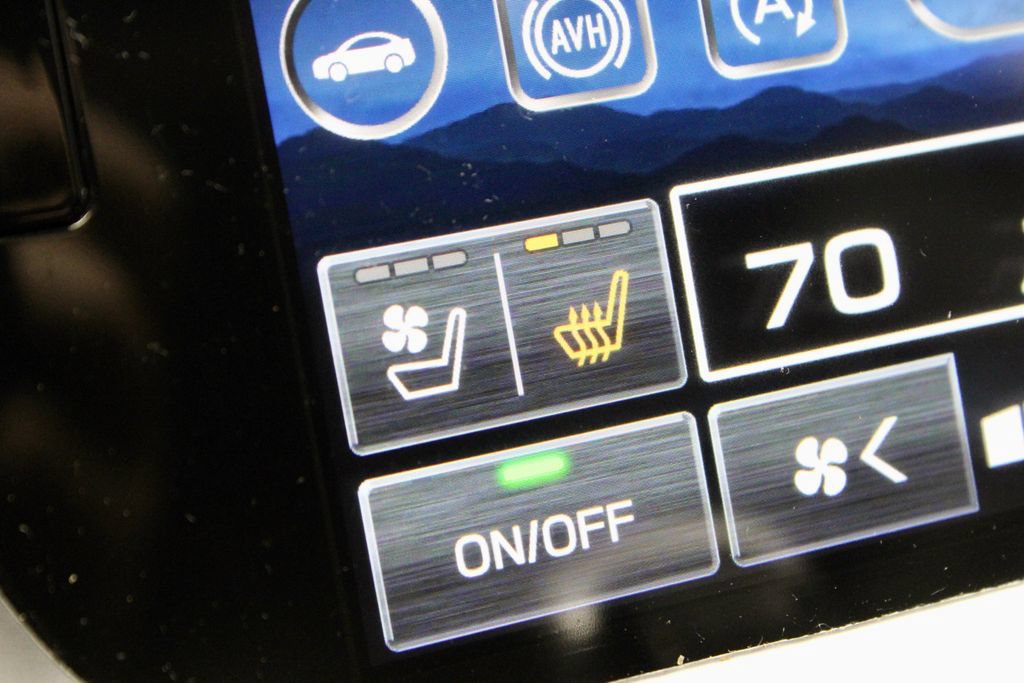 Used 2023 Subaru Outback Touring AWD/4WD image 5