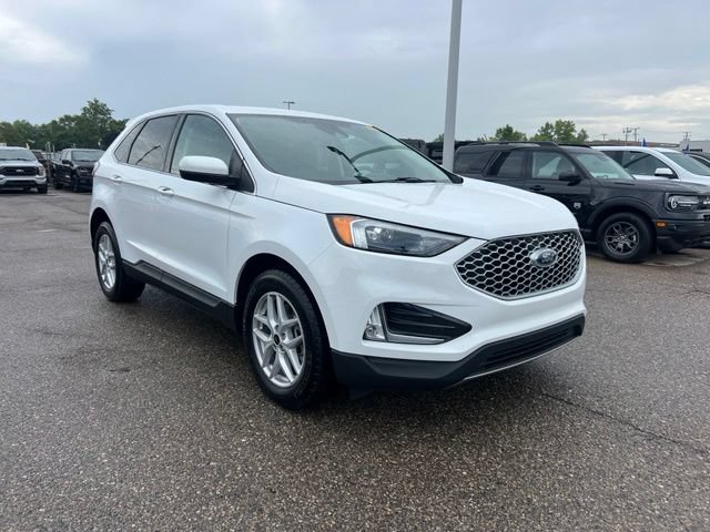 Certified 2024 Ford Edge SEL w/ Convenience Package AWD/4WD image 3